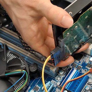 Typische IT-Services: Arbeiten an Computer- und Server-Hardware